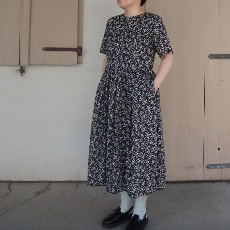 ウエスト切替えのギャザーワンピース – the linen bird