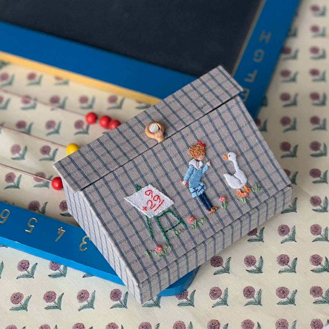 ご確認用です。 フランス刺繍生地のカルトナージュ＆円形カルトナージュ2点 北浜(大阪)】高橋亜紀刺繍カルトナージュWS「さんすう」 – the linen bird