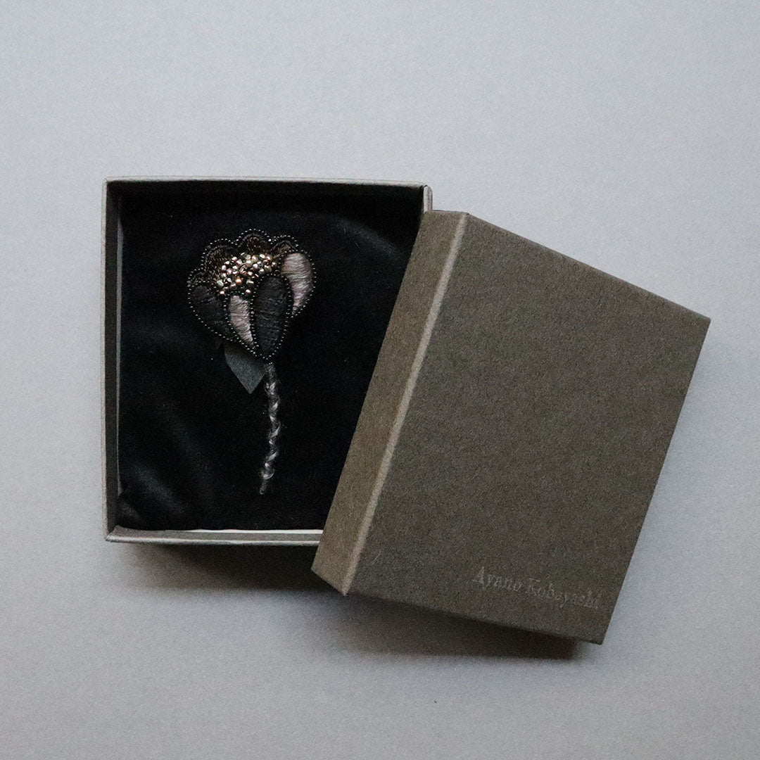 完成品》小林彩乃 ブローチ mono – the linen bird
