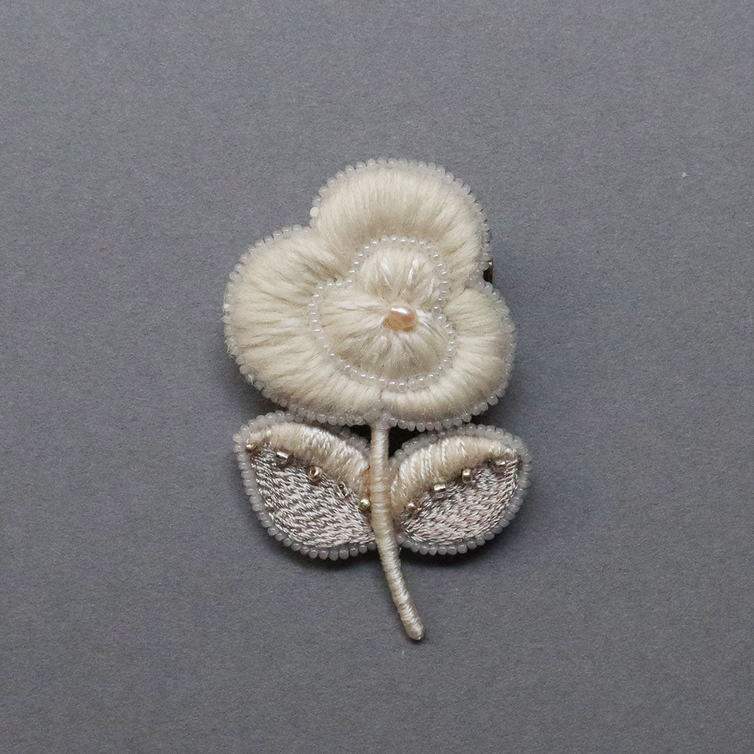 完成品》小林彩乃 ブローチ rose WH – the linen bird