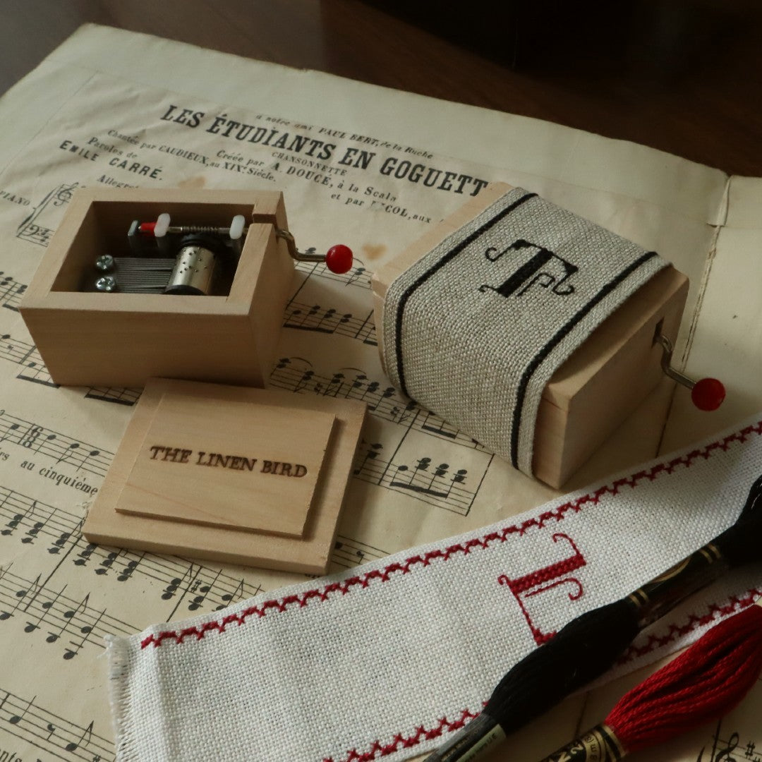 手作りオルゴール⭐️ 刺繍とオルゴール – the linen bird