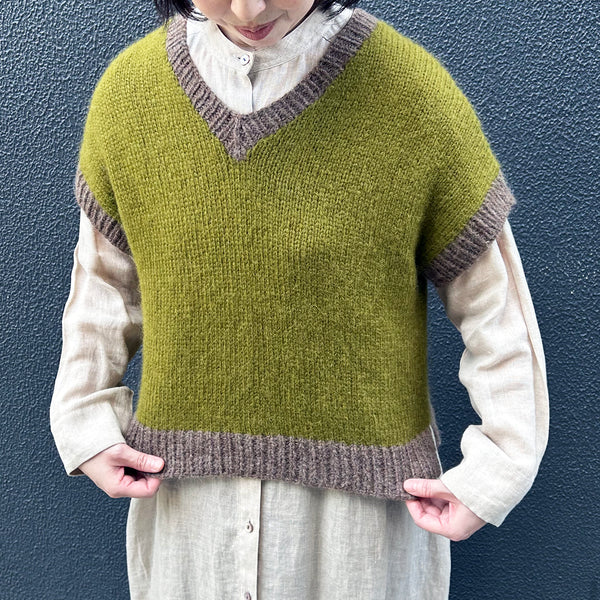 北浜店限定のSUNIのVネックベスト。レッスンで編んでいただけます。