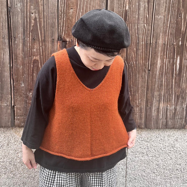 北浜店限定のAラインのベスト。レッスンで編んでいただけます。