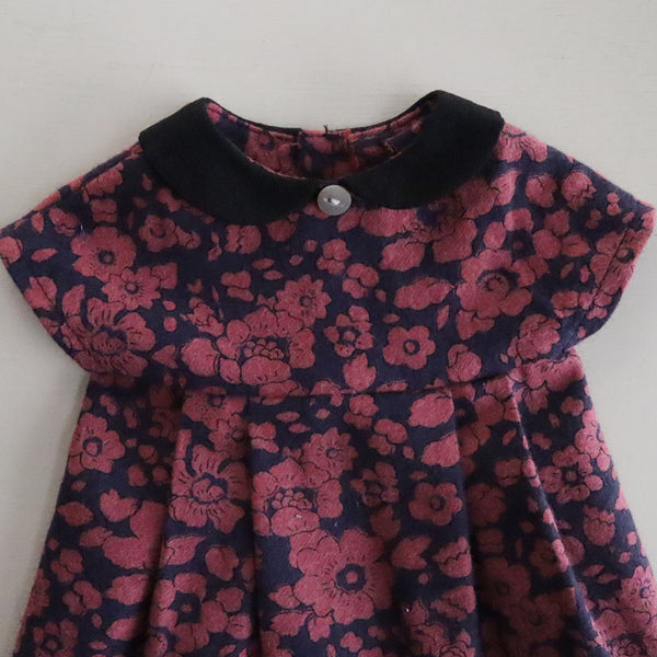 【材料セット　新作】クゥクゥ着せ替え　丸襟のワンピースとストラップシューズ （エアリーコット）