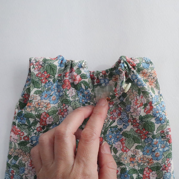 【材料セット　新作】クゥクゥ着せ替え　花柄のワンピースとカシュクールワンピース（フランダースリネンとタータンチェック）