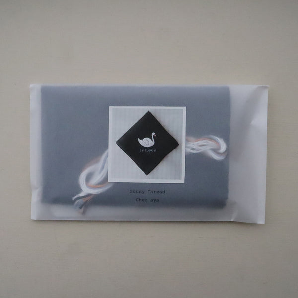 aya　刺繍キット　スワンのハンカチ