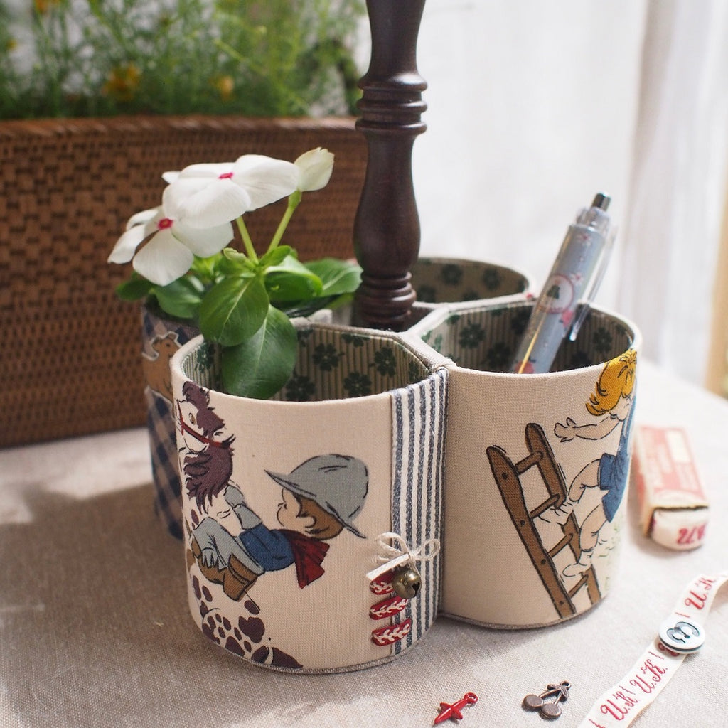 輝くボヘミアンガラス 美しいペーパーホルダー【19世紀後半】メニュースタンド 輝くボヘミアンガラス 美しいペーパーホルダー 19世紀後半