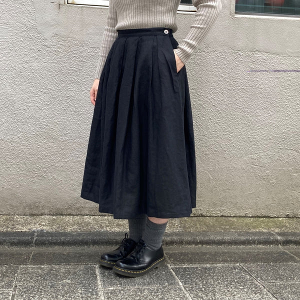 『脇ポケットのタックスカート」※デザインを追加しました！脇はホックの仕様になります。