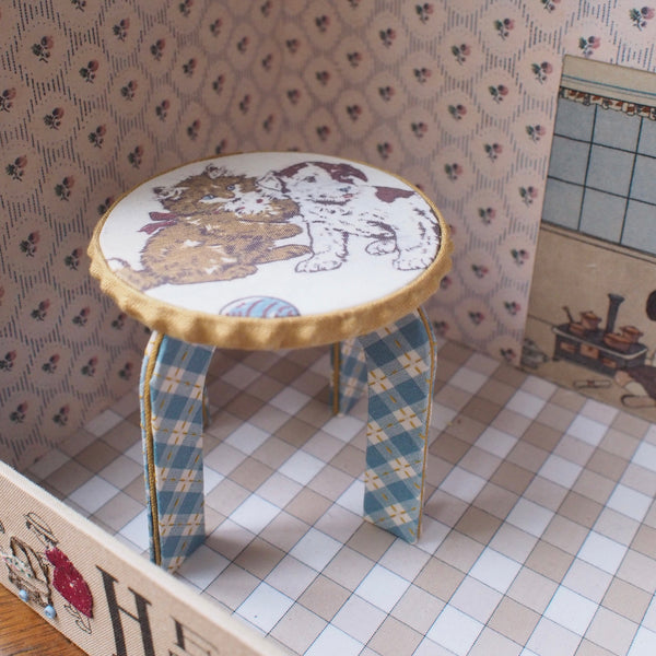 お部屋にあわせた生地で小さな椅子をつくりましょう（オプション）