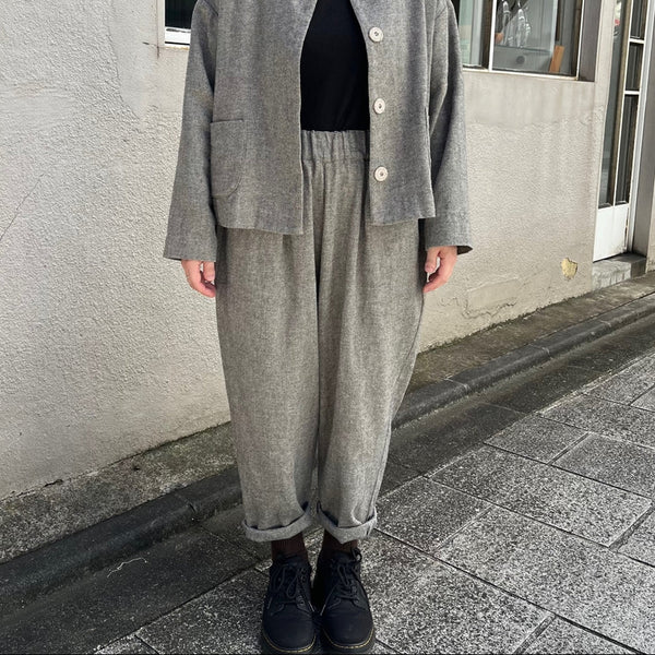 『ゆったりダボっとパンツ』裾を折って靴下を見せても◎