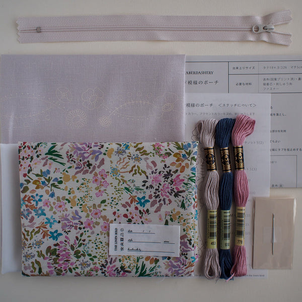 フラワーガーランド模様のポーチ