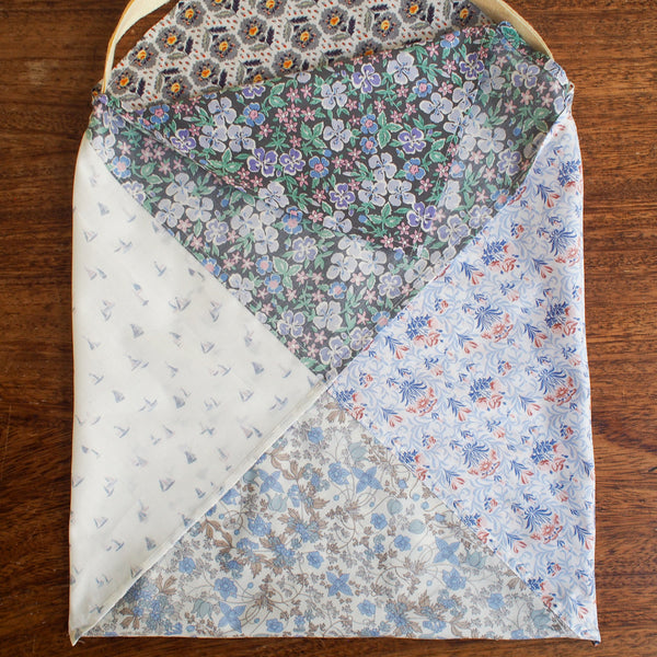 バッグの裏側は折り伏せ縫いと袋縫いで仕上げます