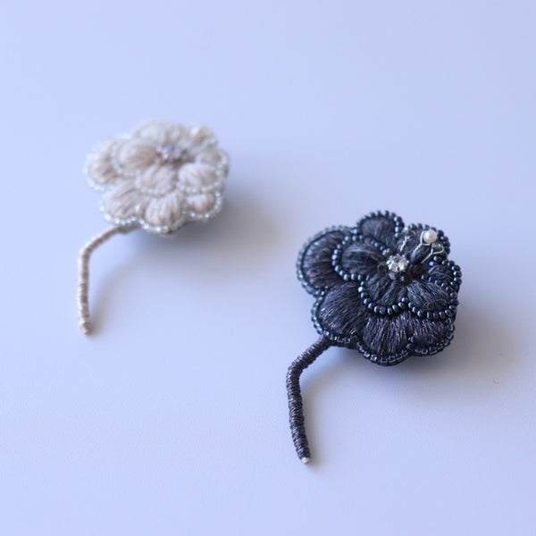 【北浜】小林彩乃刺繍ブローチ「Mum（マム）」キャンセル待ち