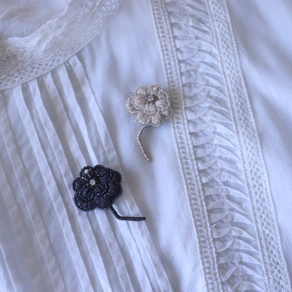 【北浜】小林彩乃刺繍ブローチ「Mum（マム）」キャンセル待ち
