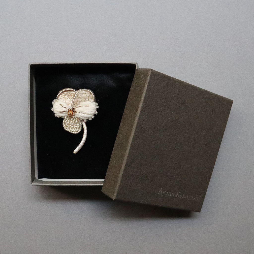 完成品》小林彩乃 ブローチ viola – the linen bird